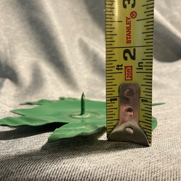 Green Metal Leaf Candle Holder - Picture 7 of 12